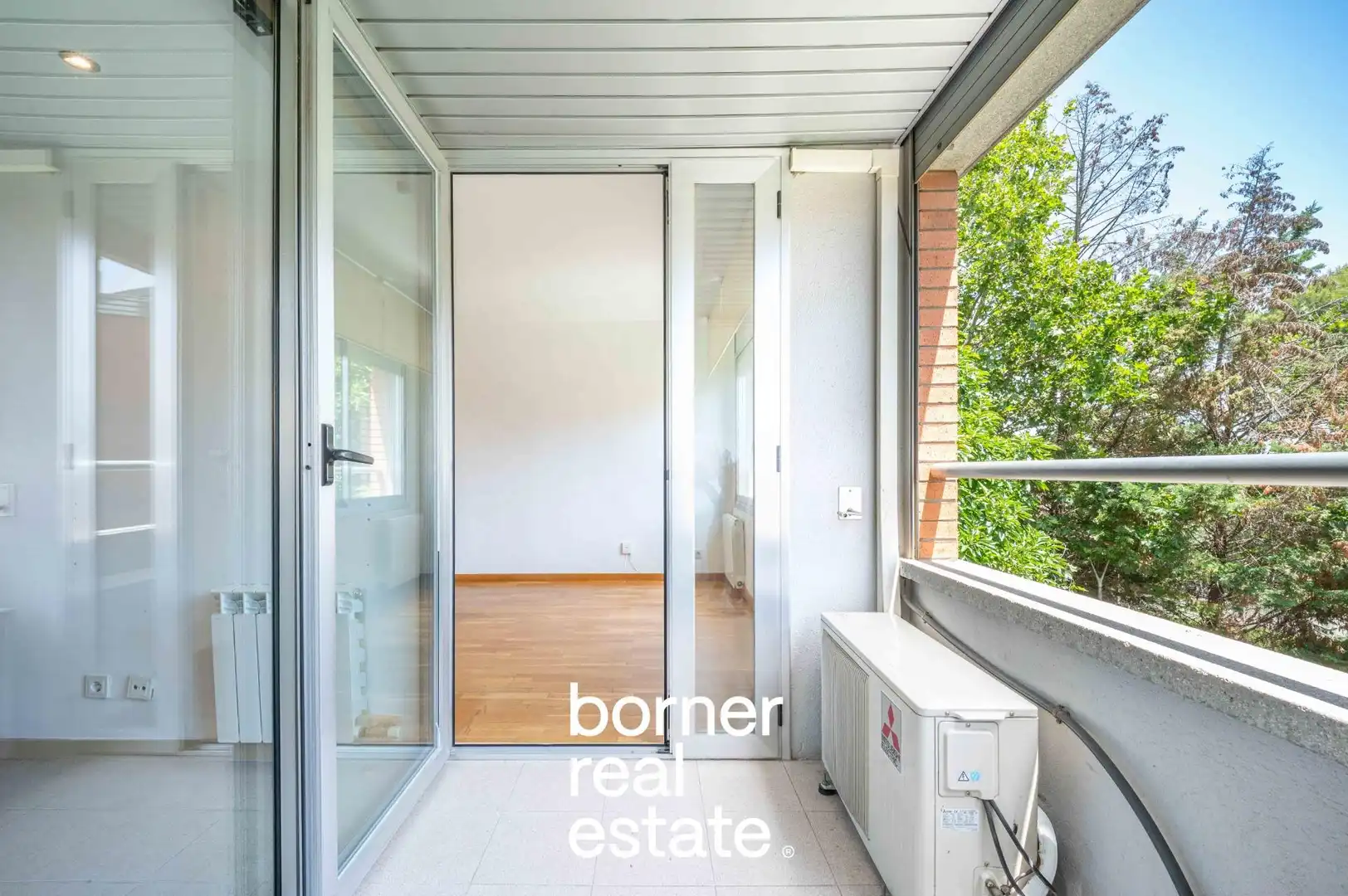 Vista exterior de Piso en venta en Sant Cugat del Vallès con Aire acondicionado, Calefacción y Jardín privado