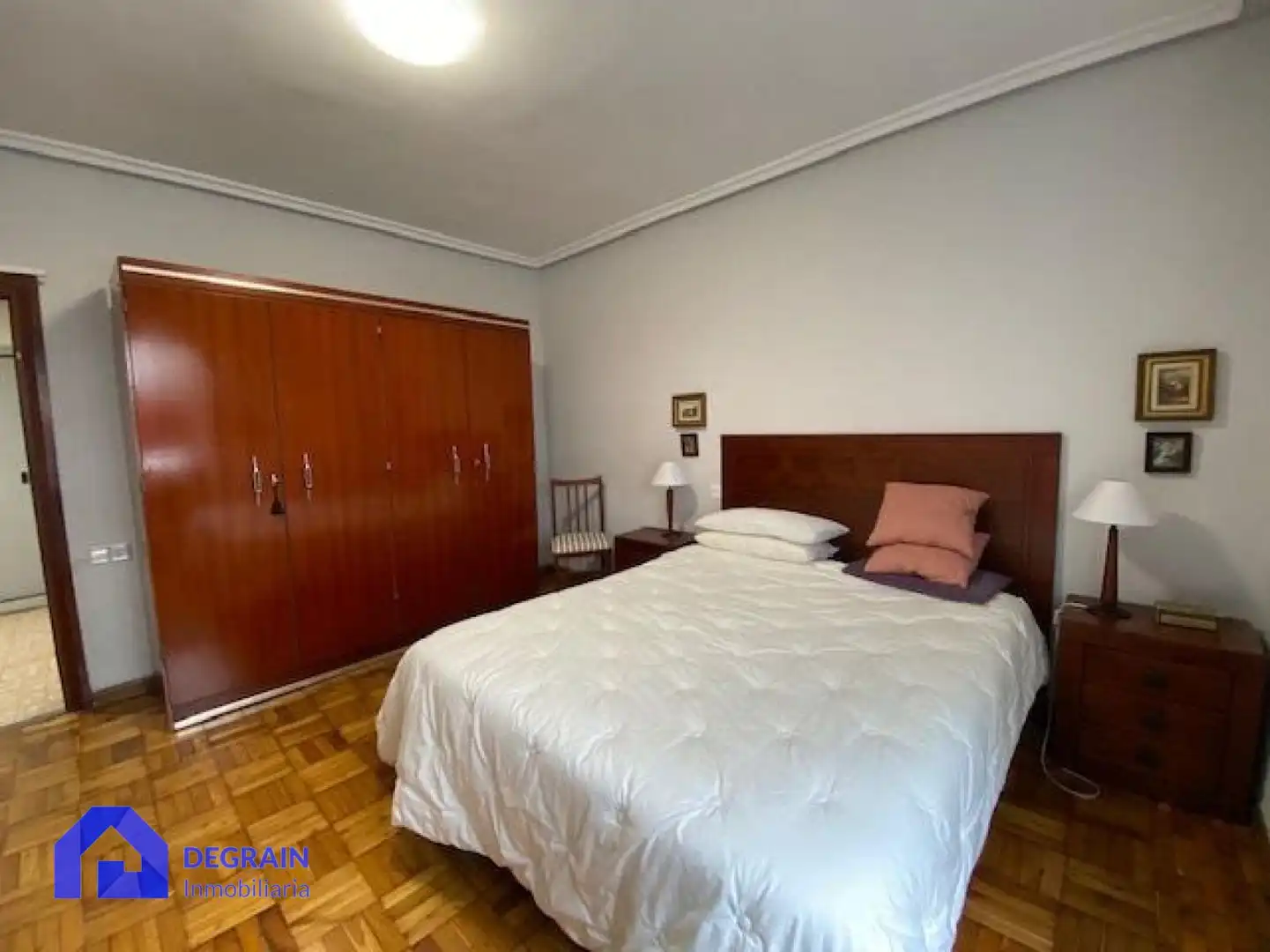 Schlafzimmer von Erdgeschoss zur Miete in Oviedo  mit Abstellraum und Möbliert