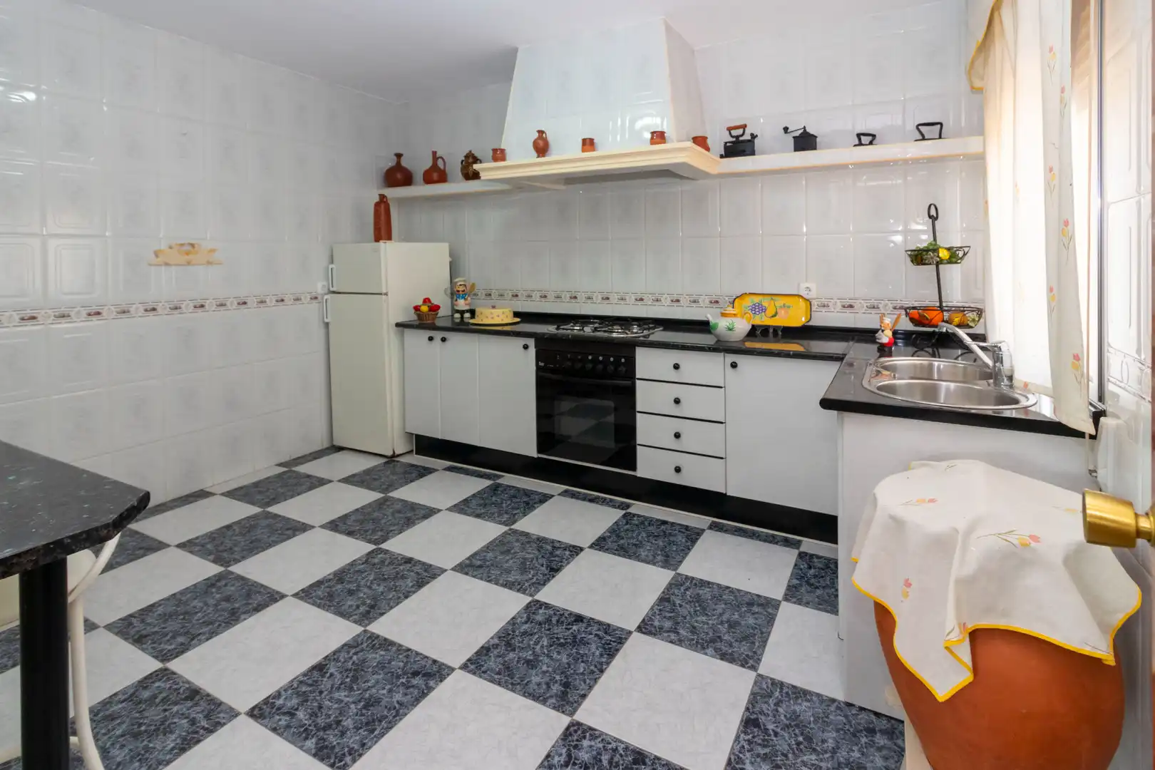 Küche von Haus oder Chalet zum Verkauf in Badajoz mit Klimaanlage, Abstellraum und Schwimmbad