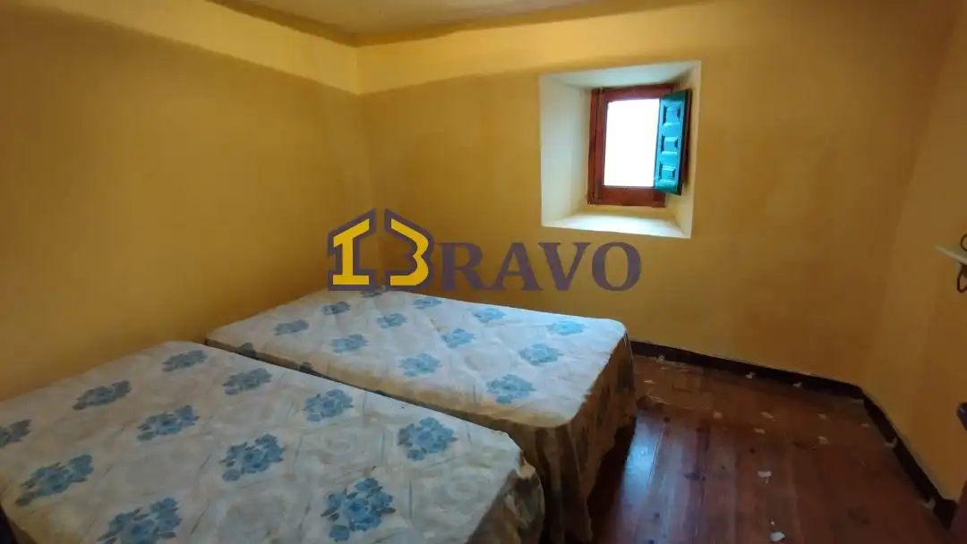 Dormitori de Casa o xalet en venda en Valle de Losa amb Jardí privat i Terrassa