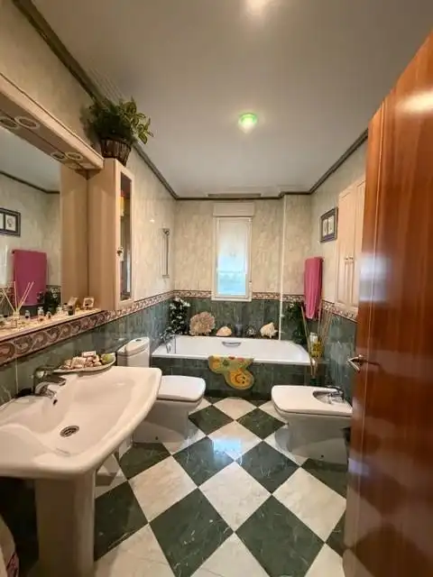 Bathroom of Houses for sale in Villaquilambre  with Air Conditioner, Heating and Private garden