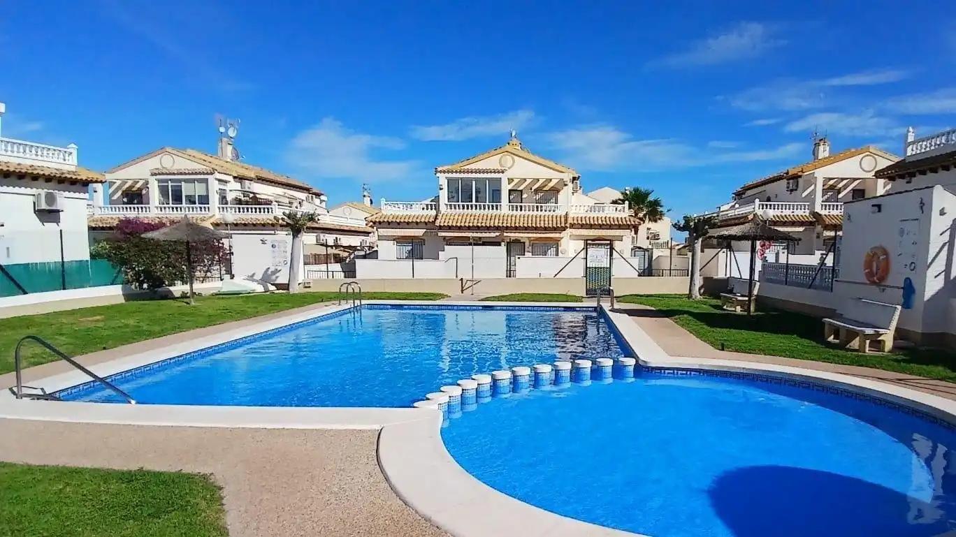 Piscina de Dúplex en venta en Orihuela