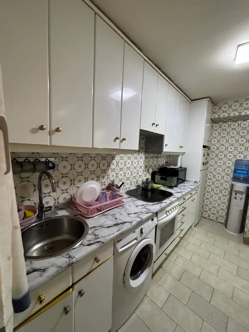 Cuina de Pis en venda en Oviedo  amb Calefacció, Parquet i Forn
