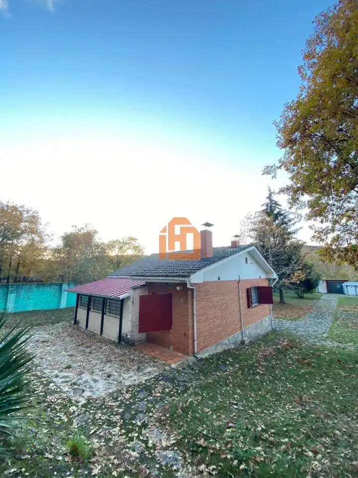 Vista exterior de Casa o chalet en venta en Cuadros con Jardín privado, Trastero y Amueblado