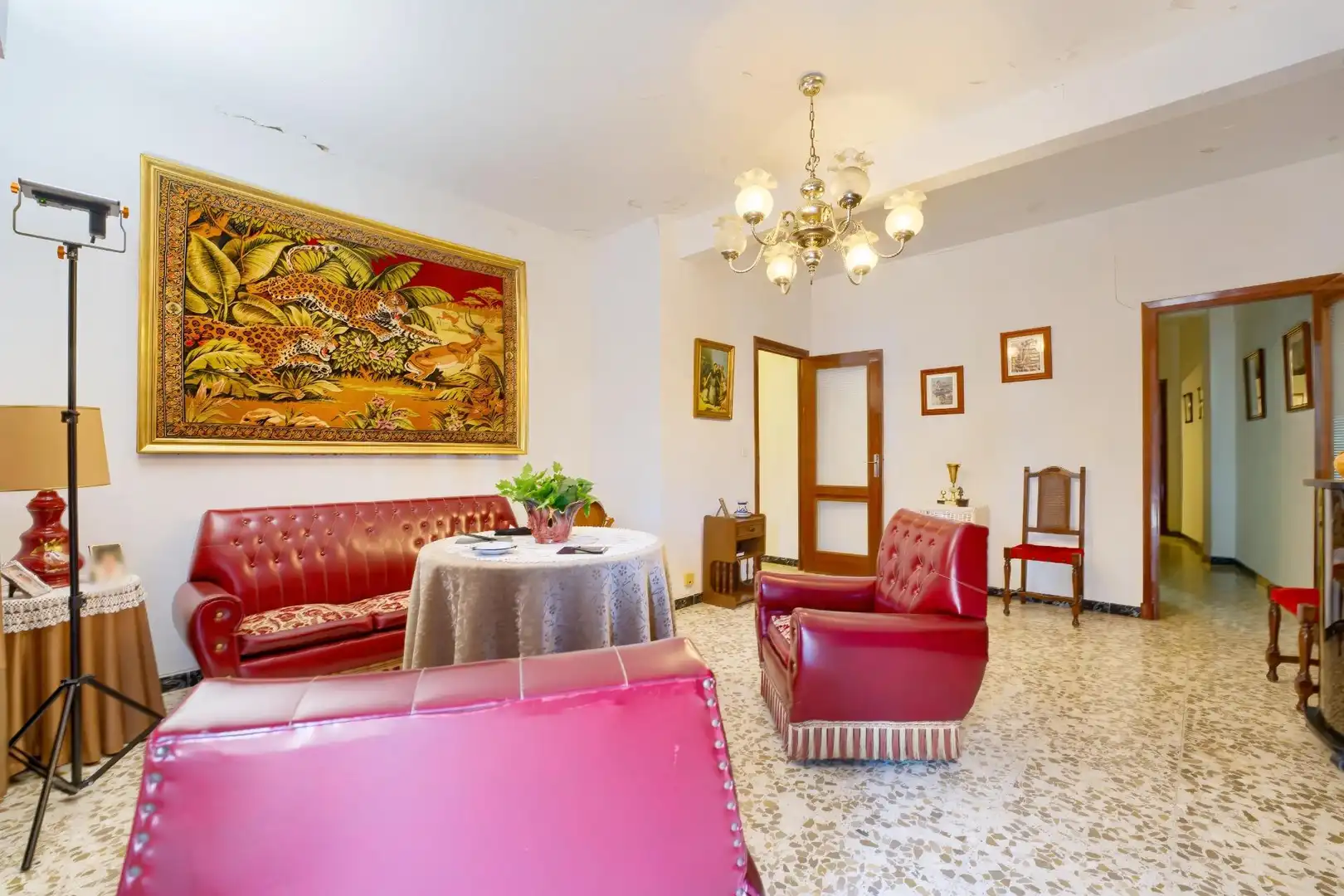 Sala de estar de Casa adosada en venta en Sanlúcar la Mayor con Aire acondicionado, Calefacción y Terraza