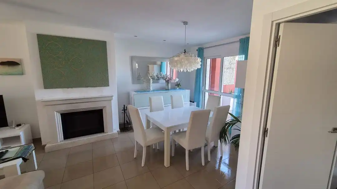 Comedor de Casa adosada de alquiler en La Línea de la Concepción con Aire acondicionado, Calefacción y Jardín privado
