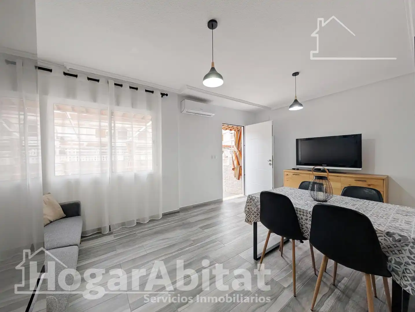 Sala d'estar de Casa o xalet en venda en Santa Pola amb Aire condicionat, Terrassa i Moblat