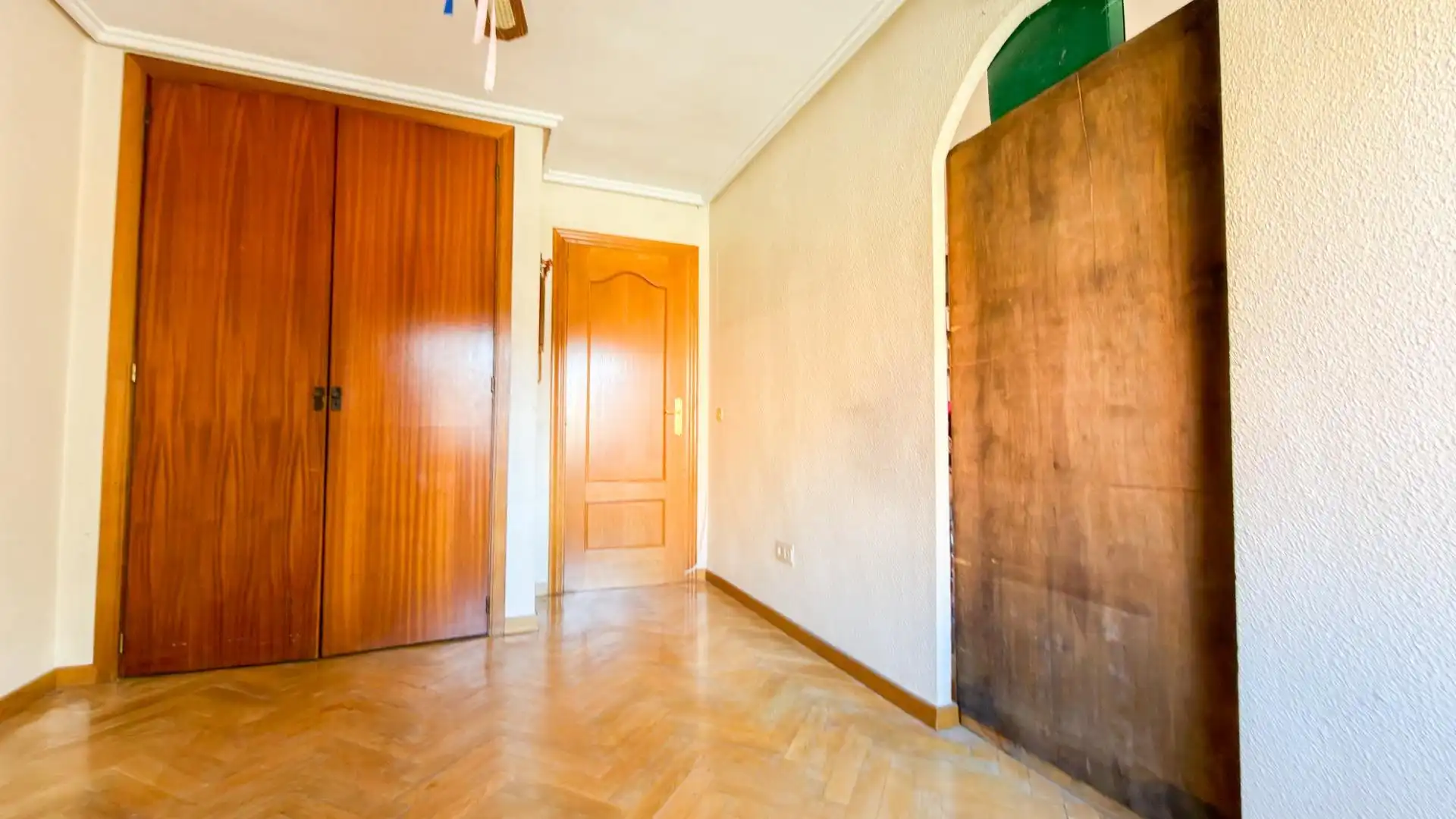 Wohnung zum Verkauf in Valencia mit Klimaanlage, Heizung und Parkett
