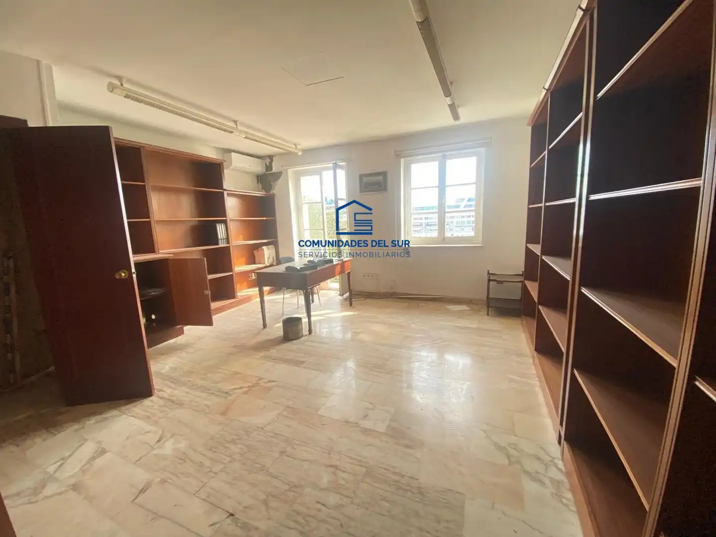 Oficina de alquiler en  Cádiz Capital con Aire acondicionado y Amueblado