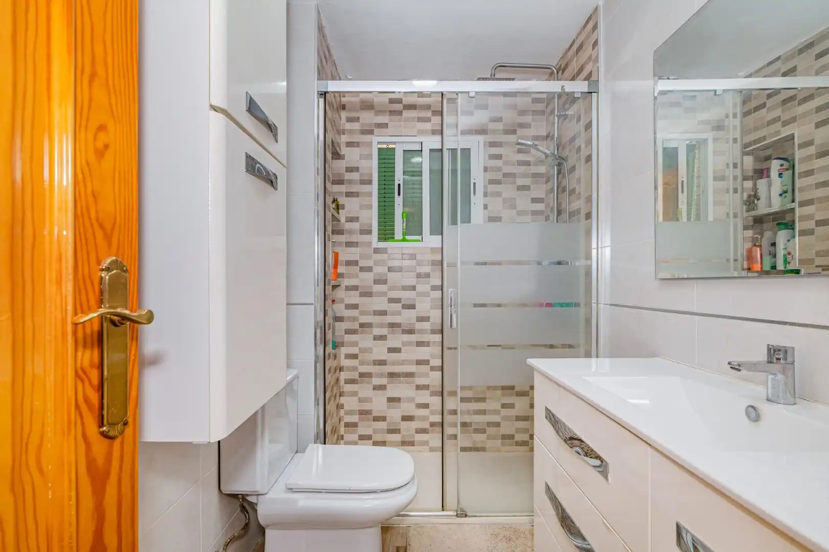 Bathroom of Flat for sale in Atarfe  with Air Conditioner, Heating and Terrace