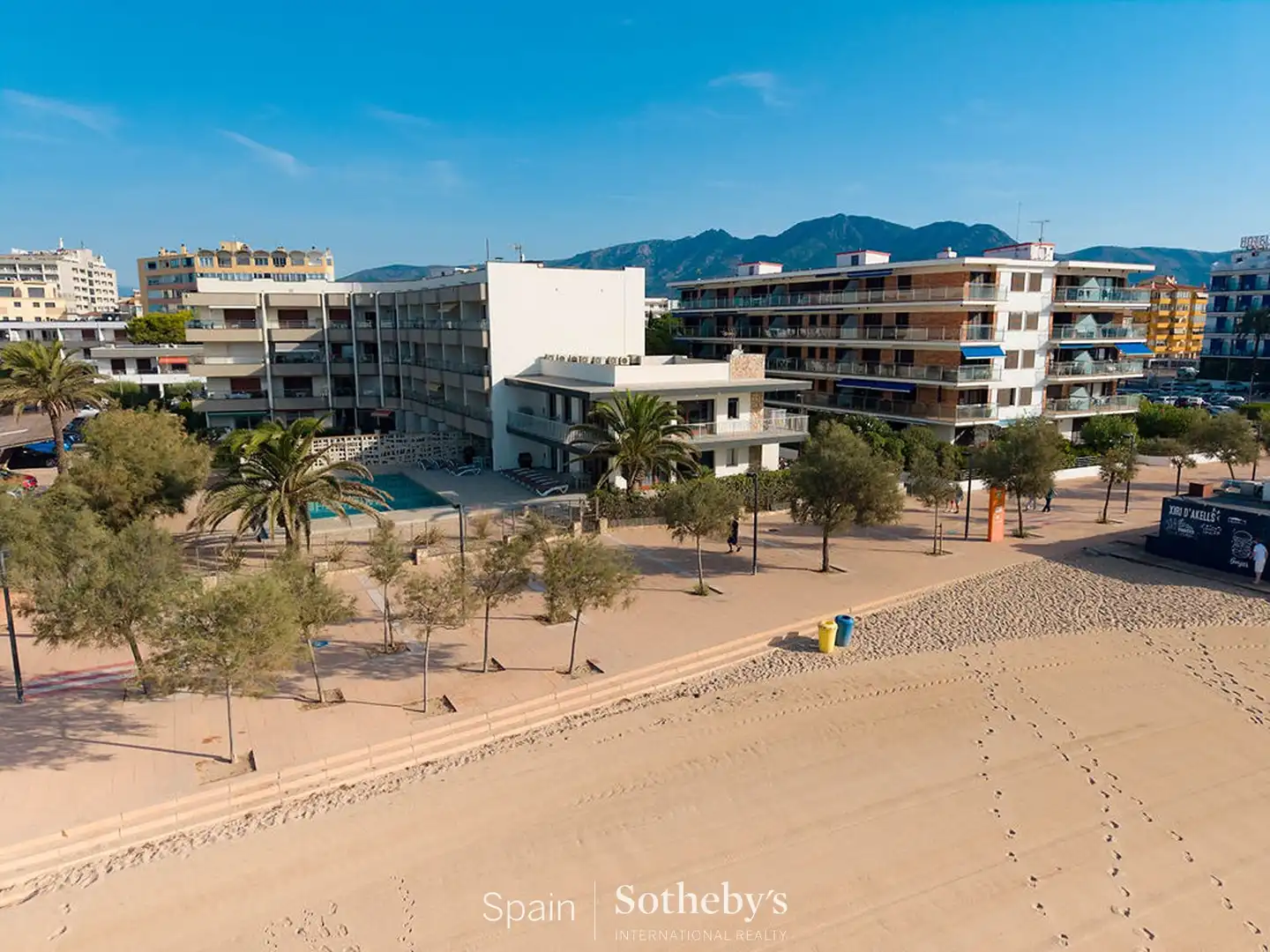 Casa aparellada amb piscina en venda a Passeig Marítim, imagen 38