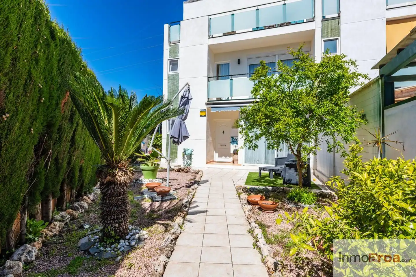Vista exterior de Casa o xalet en venda en Bétera amb Jardí privat i Piscina comunitària