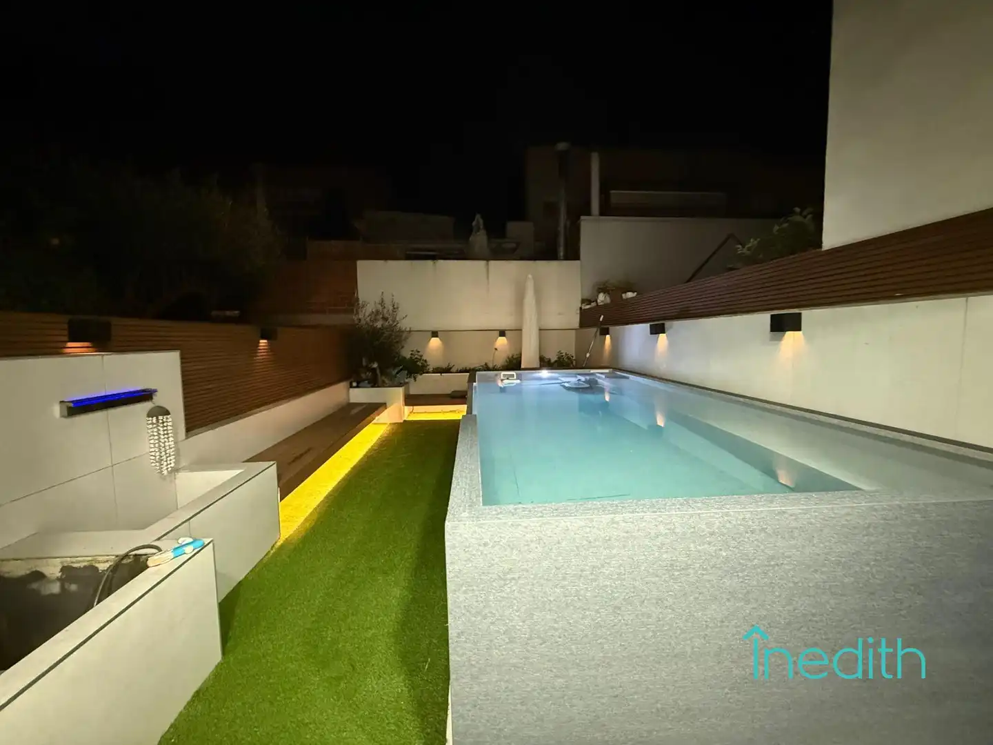 Piscina de Casa adosada en venta en Castelldefels con Aire acondicionado, Calefacción y Jardín privado