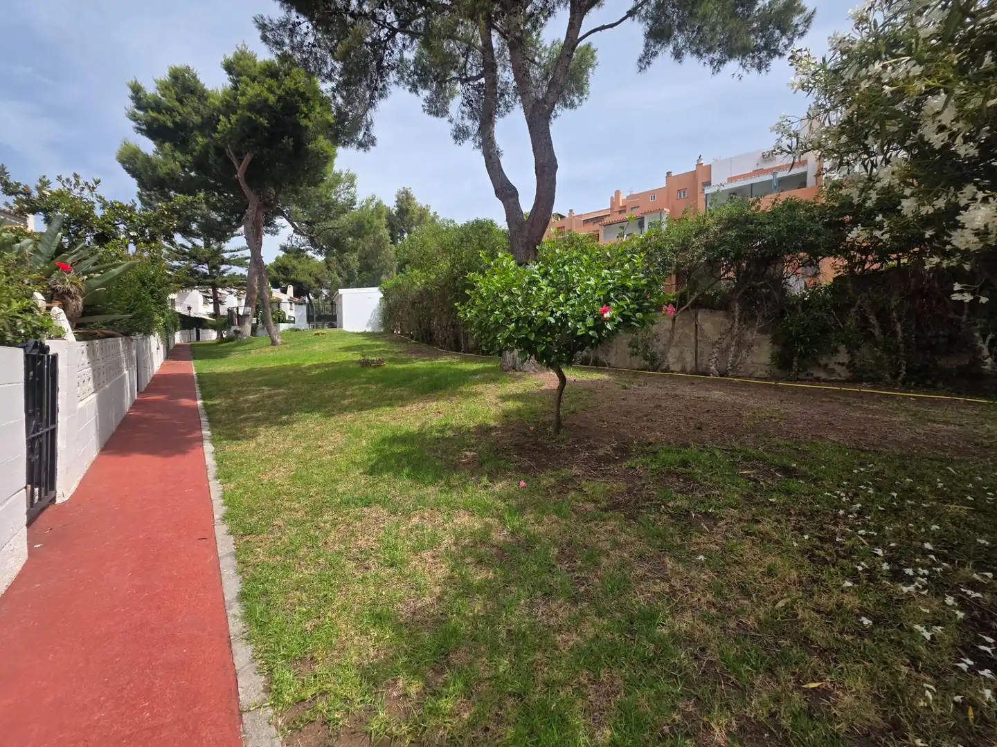 Casa adosada de alquiler en Vélez-Málaga con Jardín privado, Terraza y Amueblado