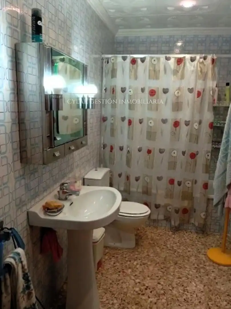Bany de Casa adosada en venda en Salmoral amb Calefacció i Piscina
