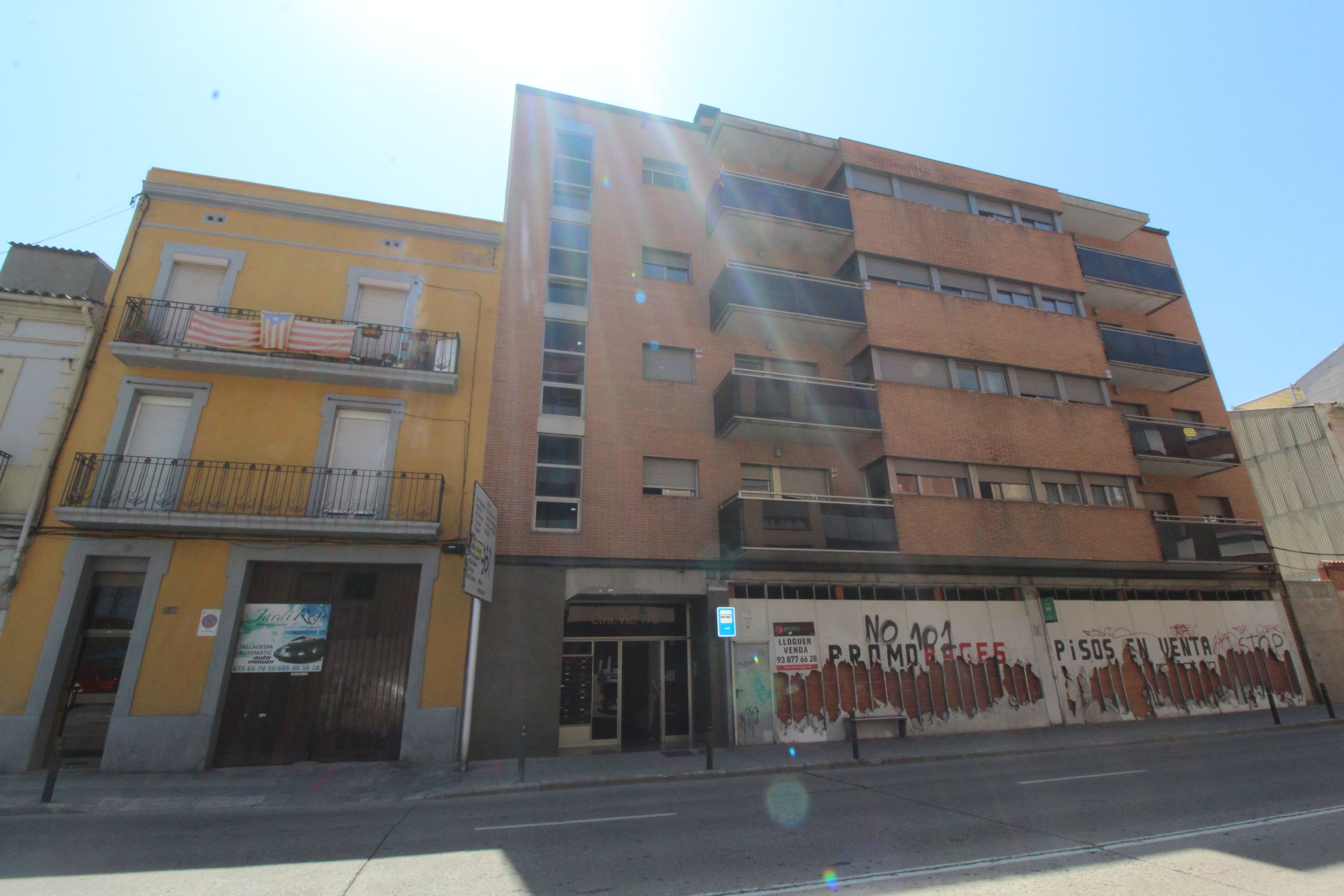 Exterior view of Garage for sale in Manresa