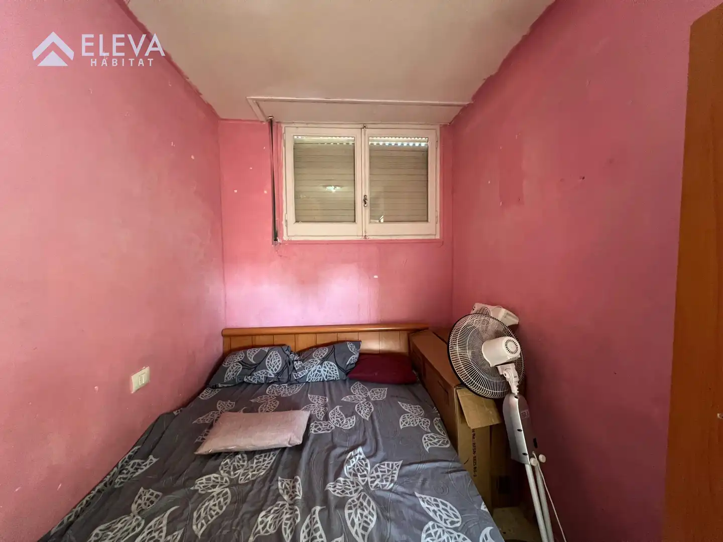 Schlafzimmer von Dachboden zum Verkauf in Lleida mit Terrasse und Balkon