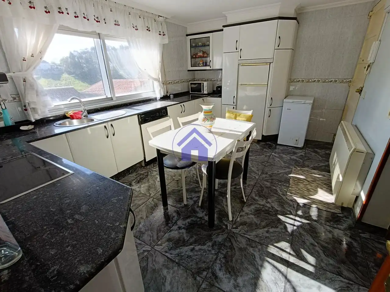 Kitchen of Flat for sale in Vigo   with Heating, Parquet flooring and Furnished