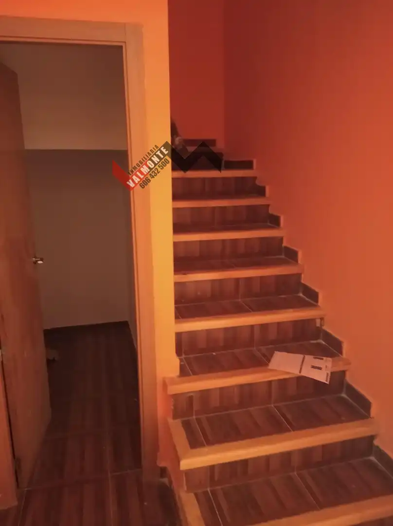 Casa adosada en venta en El Casar de Escalona con Calefacción y Trastero