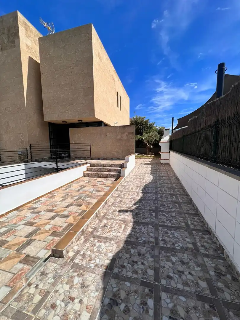 Adossat amb jardí en venda a Carrer del Rescat, imagen 2