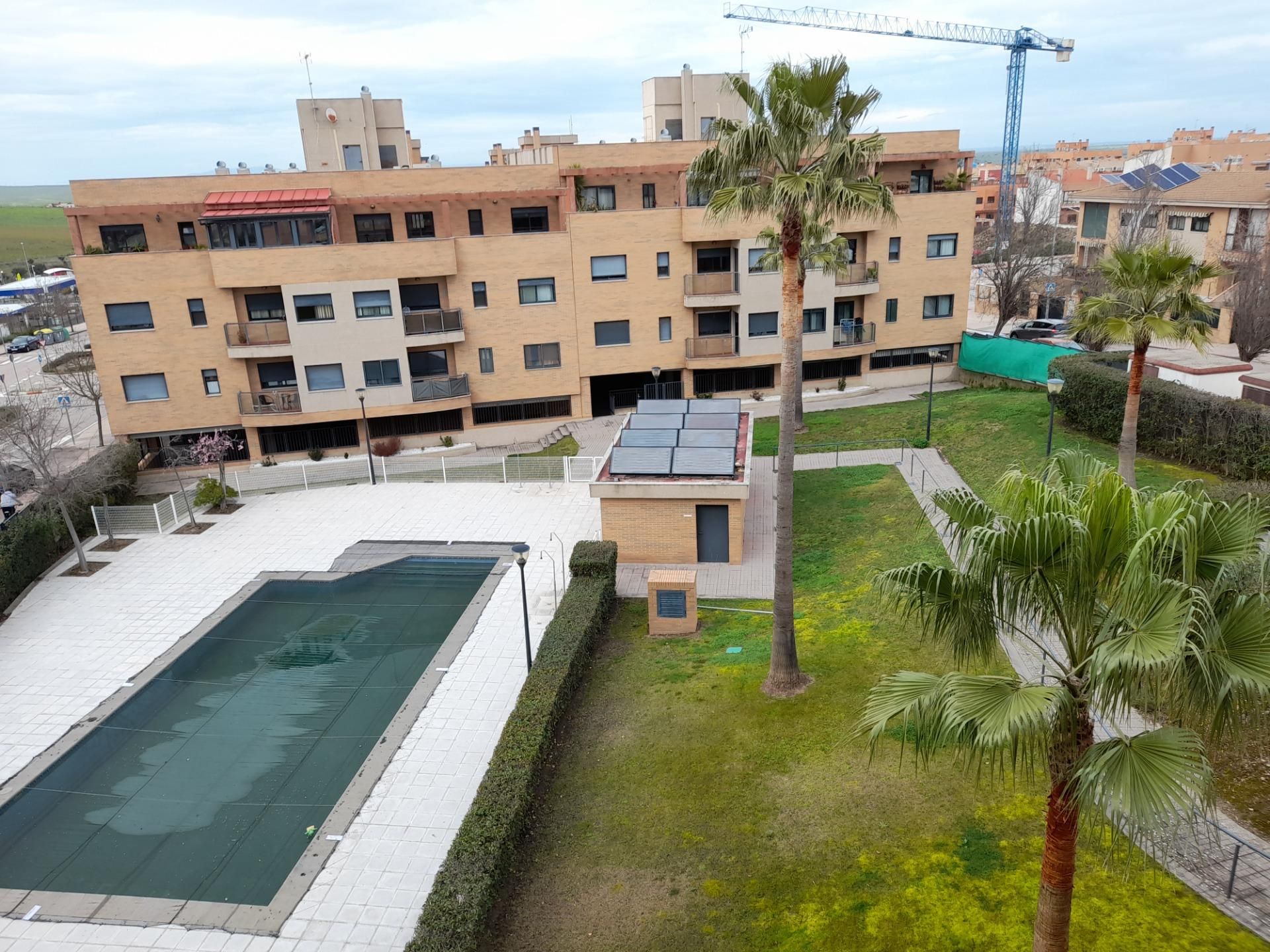 Piscina de Pis en venda en Cáceres Capital amb Aire condicionat, Calefacció i Terrassa