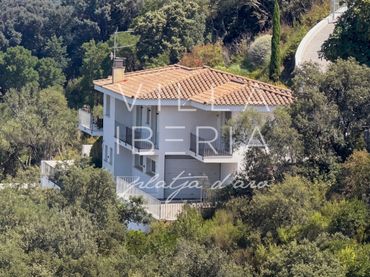 Casa amb piscina en venda a Calle Gavarres