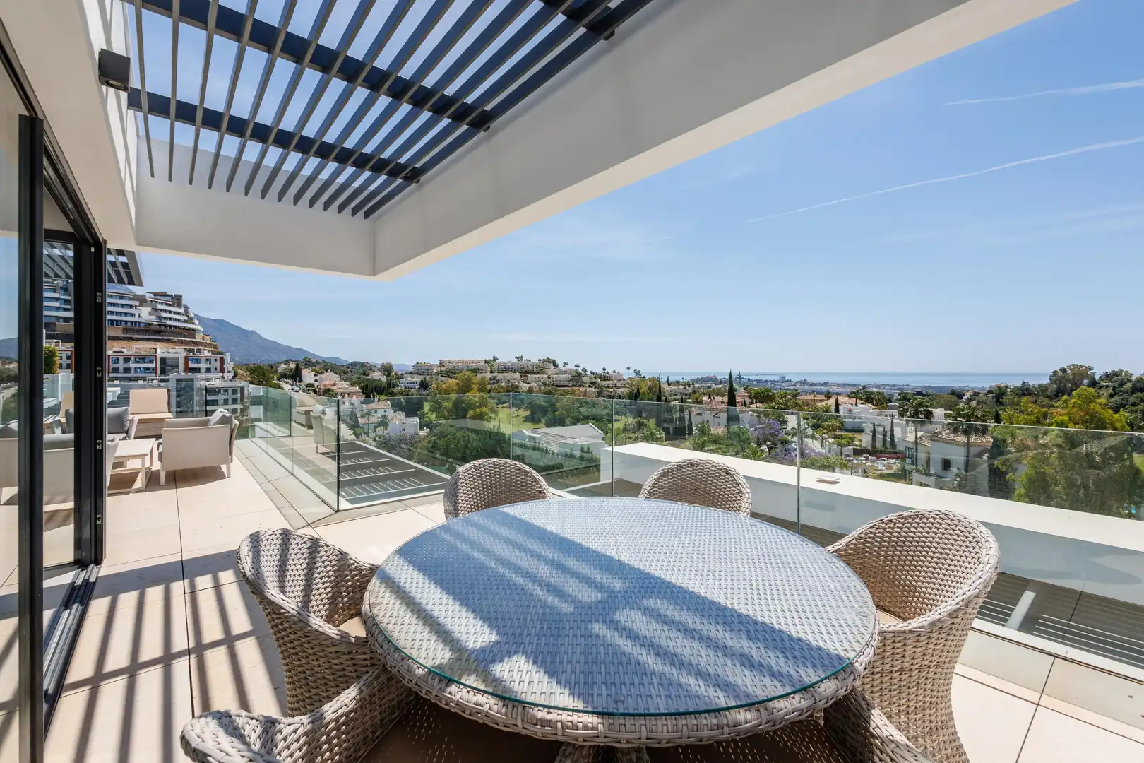 Terraza de Apartamento en venta en Benahavís con Aire acondicionado, Calefacción y Jardín privado
