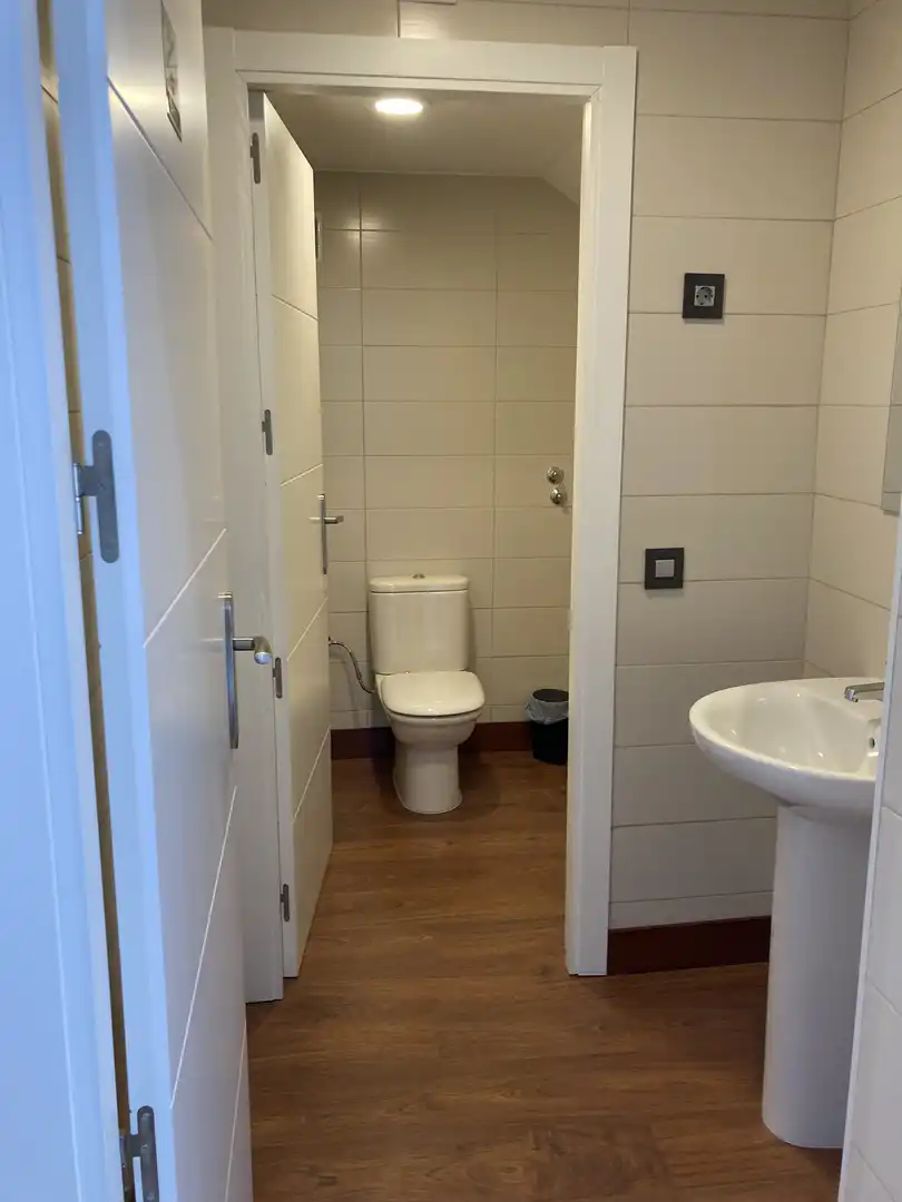 Badezimmer von Geschaftsraum zur Miete in Centro