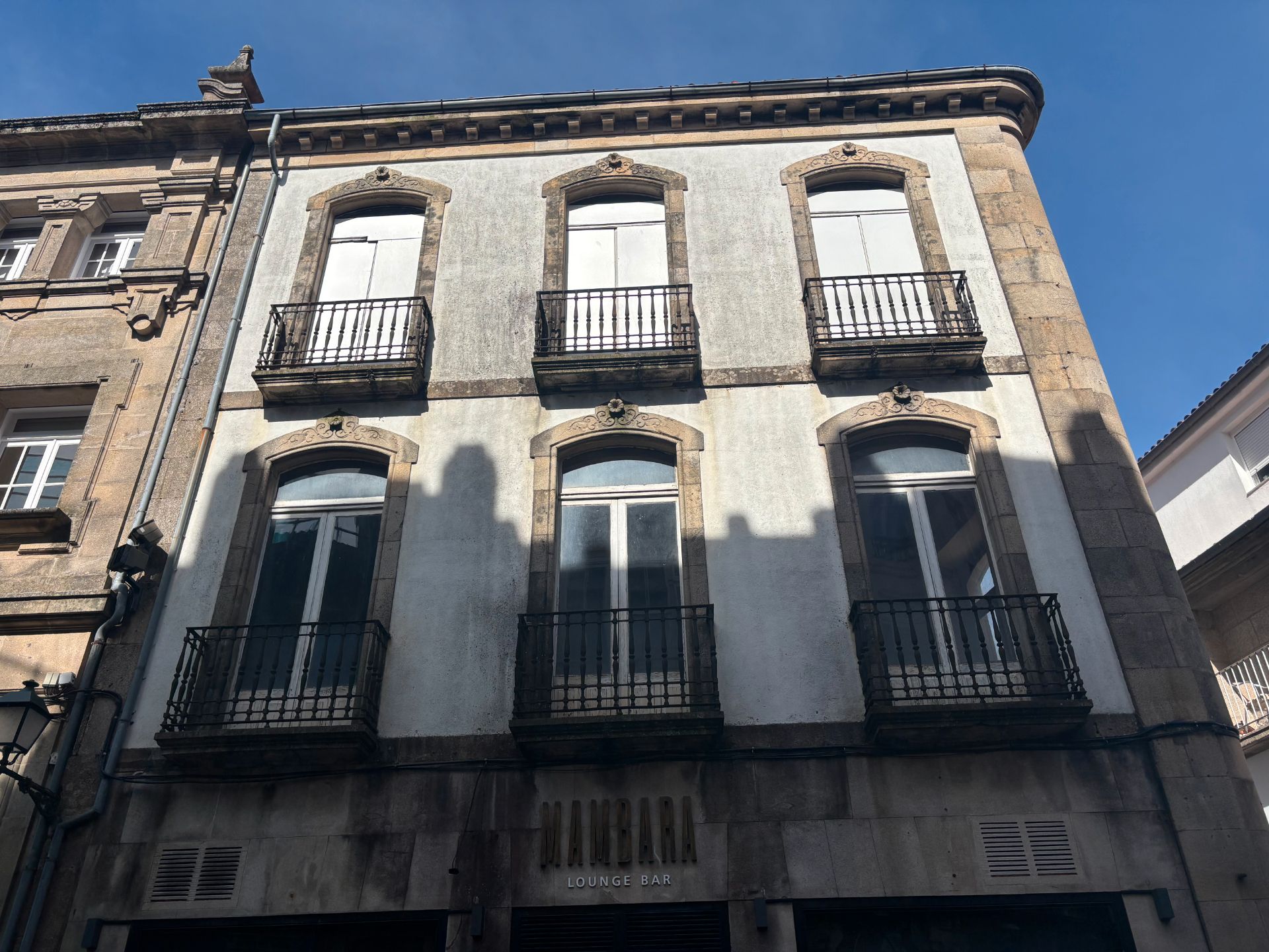 Vista exterior de Casa o xalet en venda en Santiago de Compostela  amb Balcó