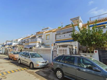 Vista exterior de Casa o xalet en venda en Torrevieja amb Aire condicionat, Terrassa i Piscina