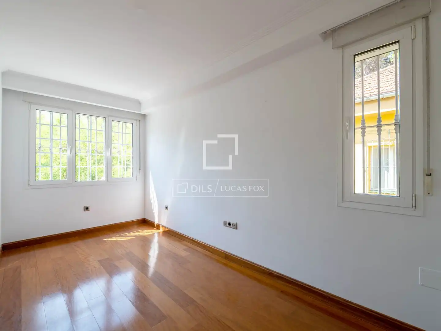 Dormitori de Casa o xalet en venda en Madrid amb Aire condicionat, Calefacció i Jardí privat