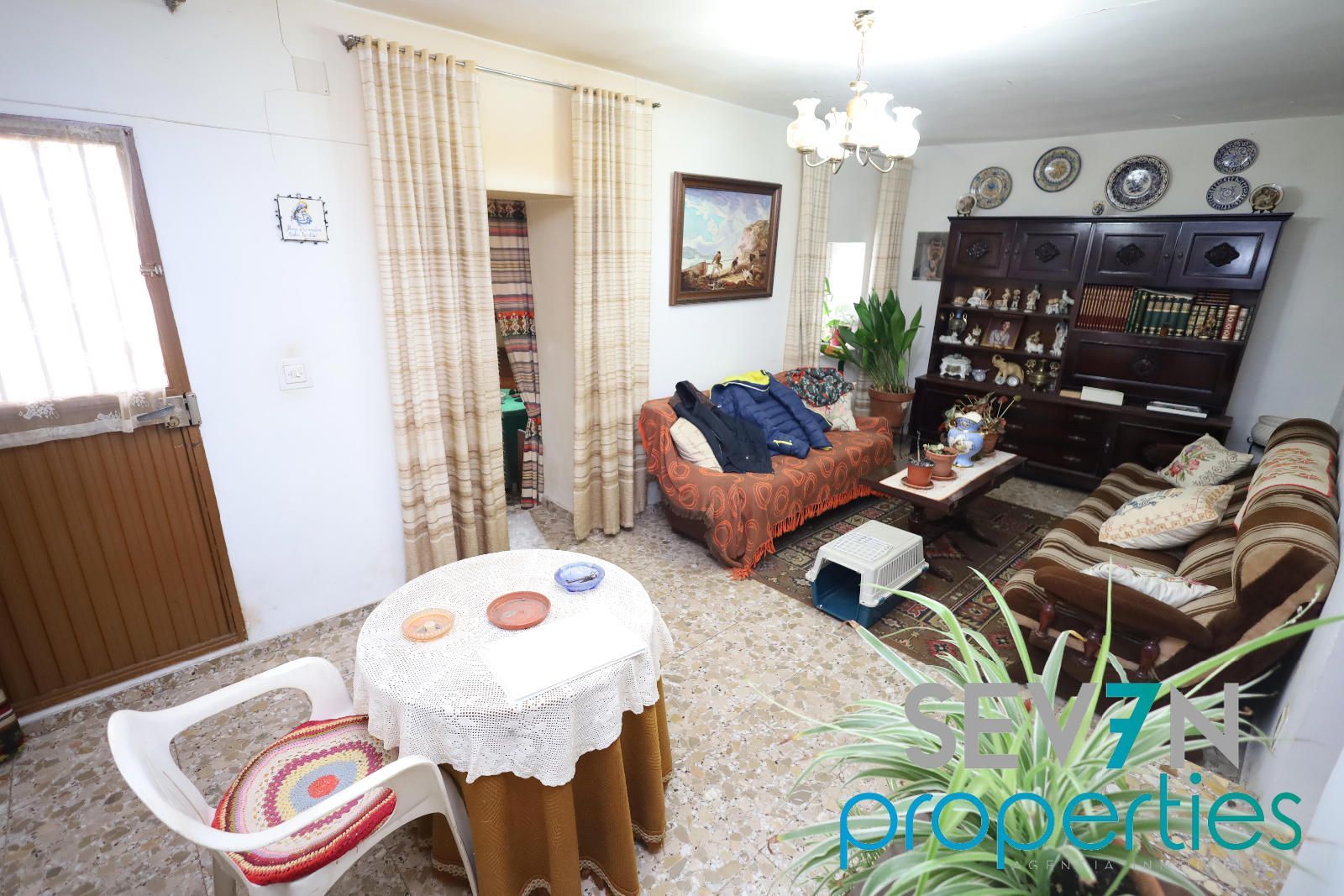 Sala d'estar de Casa o xalet en venda en Las Ventas de Retamosa amb Jardí privat