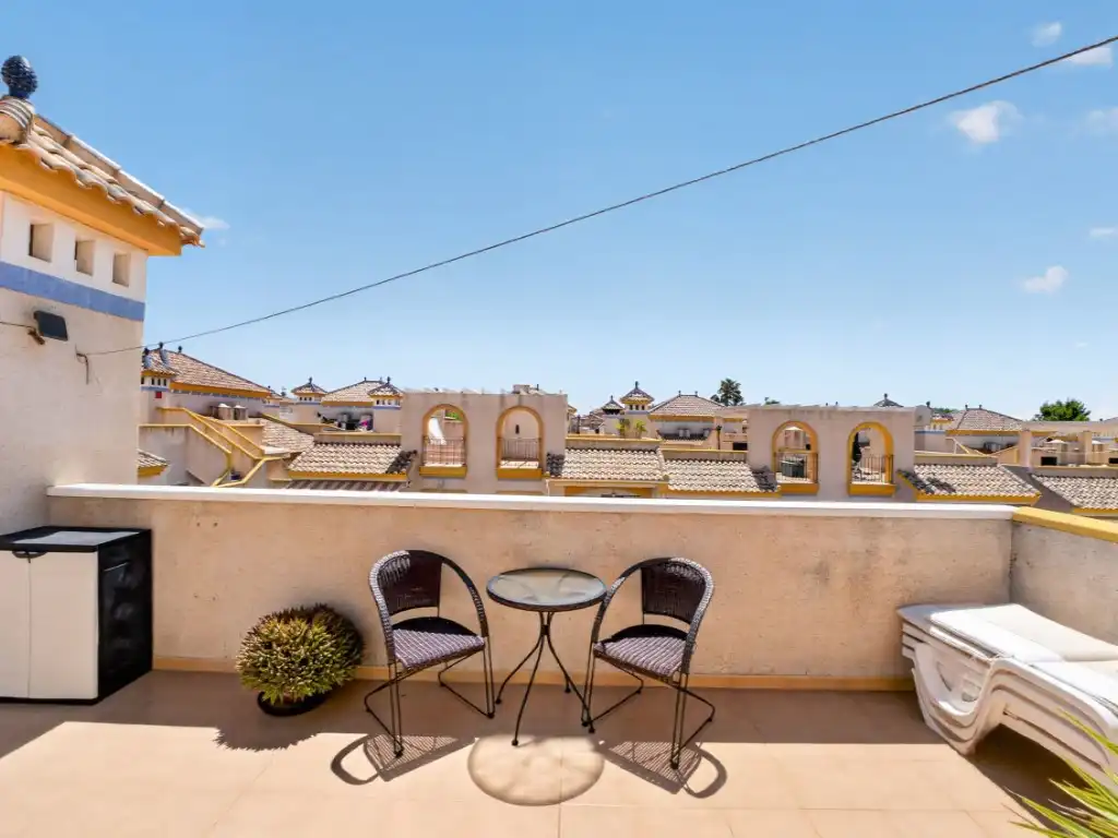 Terrassa de Casa adosada en venda en Torrevieja amb Aire condicionat, Moblat i Forn