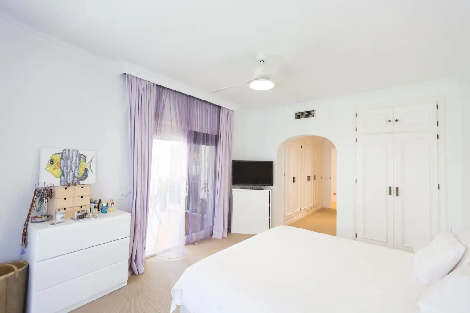 Schlafzimmer von Wohnungen zum Verkauf in Marbella mit Klimaanlage, Privatgarten und Terrasse