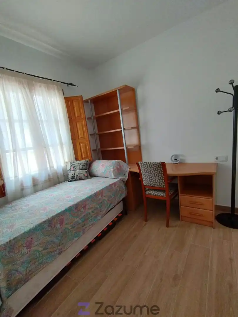 Dormitori de Casa o xalet de lloguer en Jaén amb Aire condicionat, Terrassa i Moblat