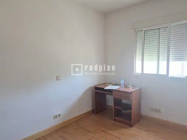 Dormitori de Casa o xalet en venda en Yeles amb Jardí privat