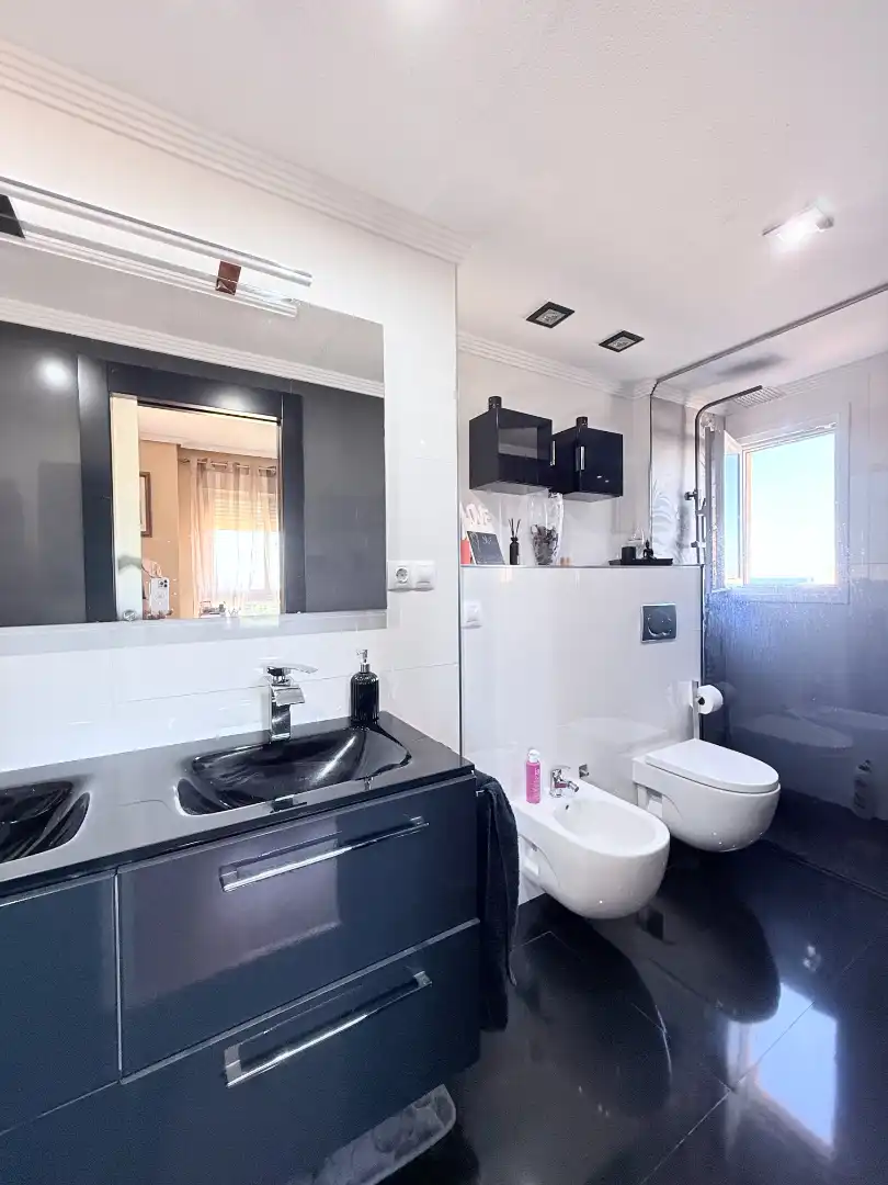 Badezimmer von Wohnung zum Verkauf in El Campello mit Klimaanlage, Heizung und Parkett
