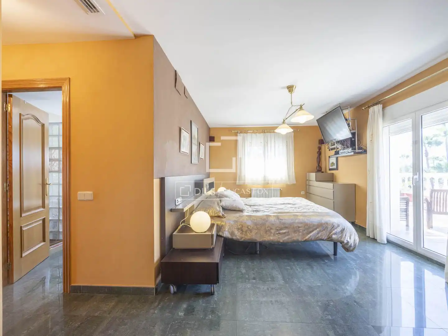 Bedroom of Houses for sale in La Pobla de Vallbona  with Air Conditioner, Heating and Private garden