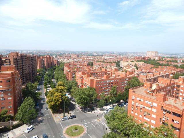 Piso en Venta en Avenida de Pablo Neruda en Palomeras Sureste