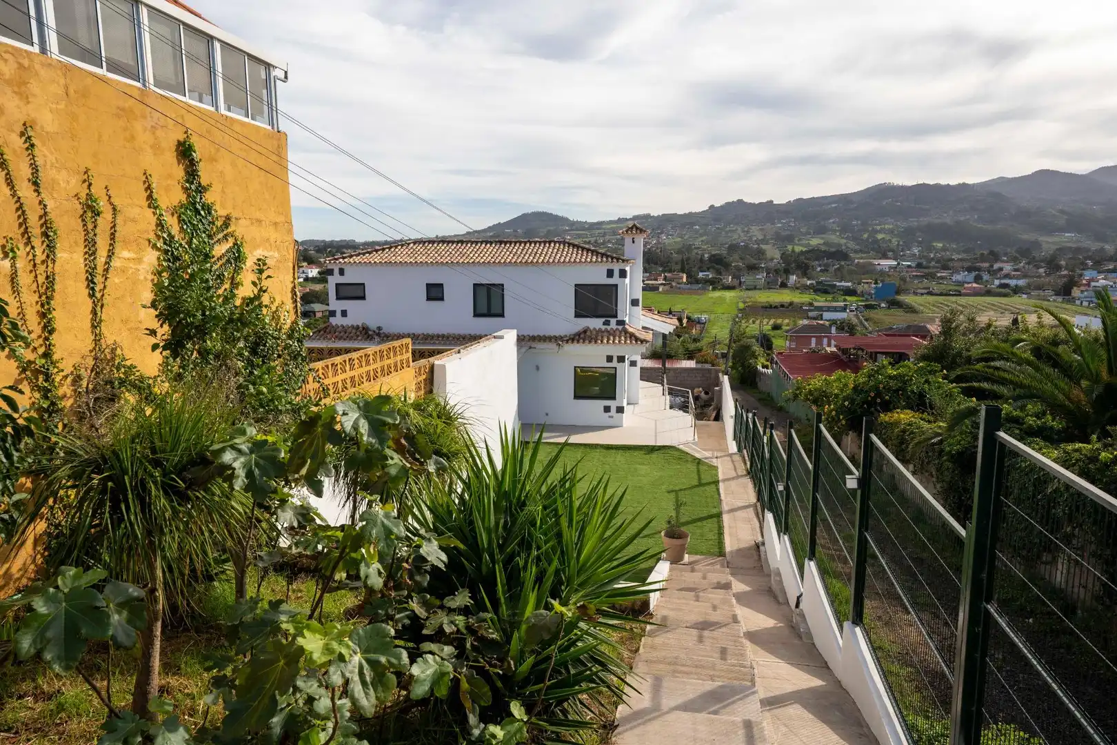 Vista exterior de Casa o chalet en venta en San Cristóbal de la Laguna con Jardín privado, Parquet y Terraza