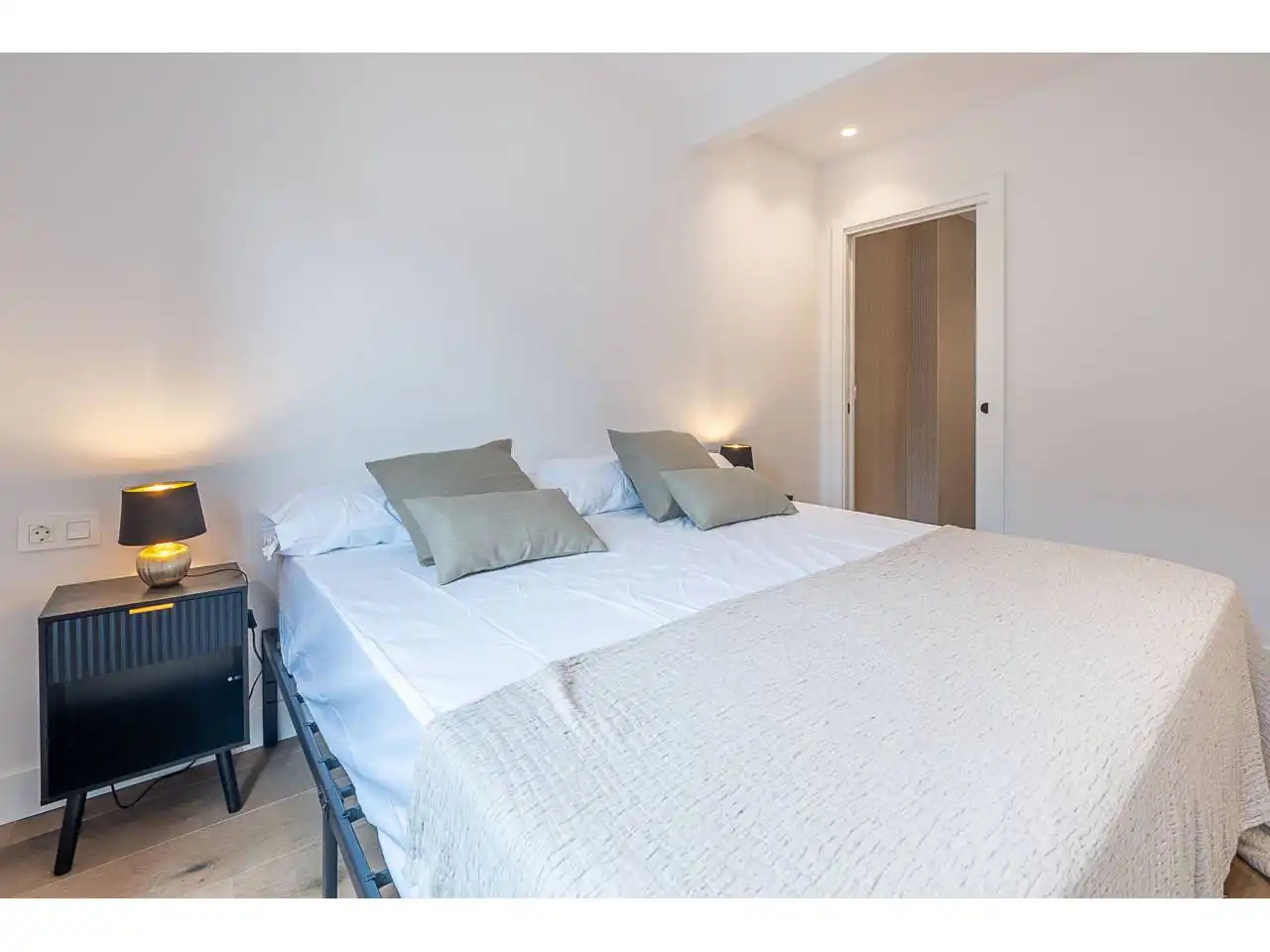 Habitación de Piso en venta en Donostia - San Sebastián  con Calefacción, Terraza y Trastero