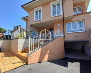 Vista exterior de Casa o xalet en venda en Oviedo  amb Terrassa