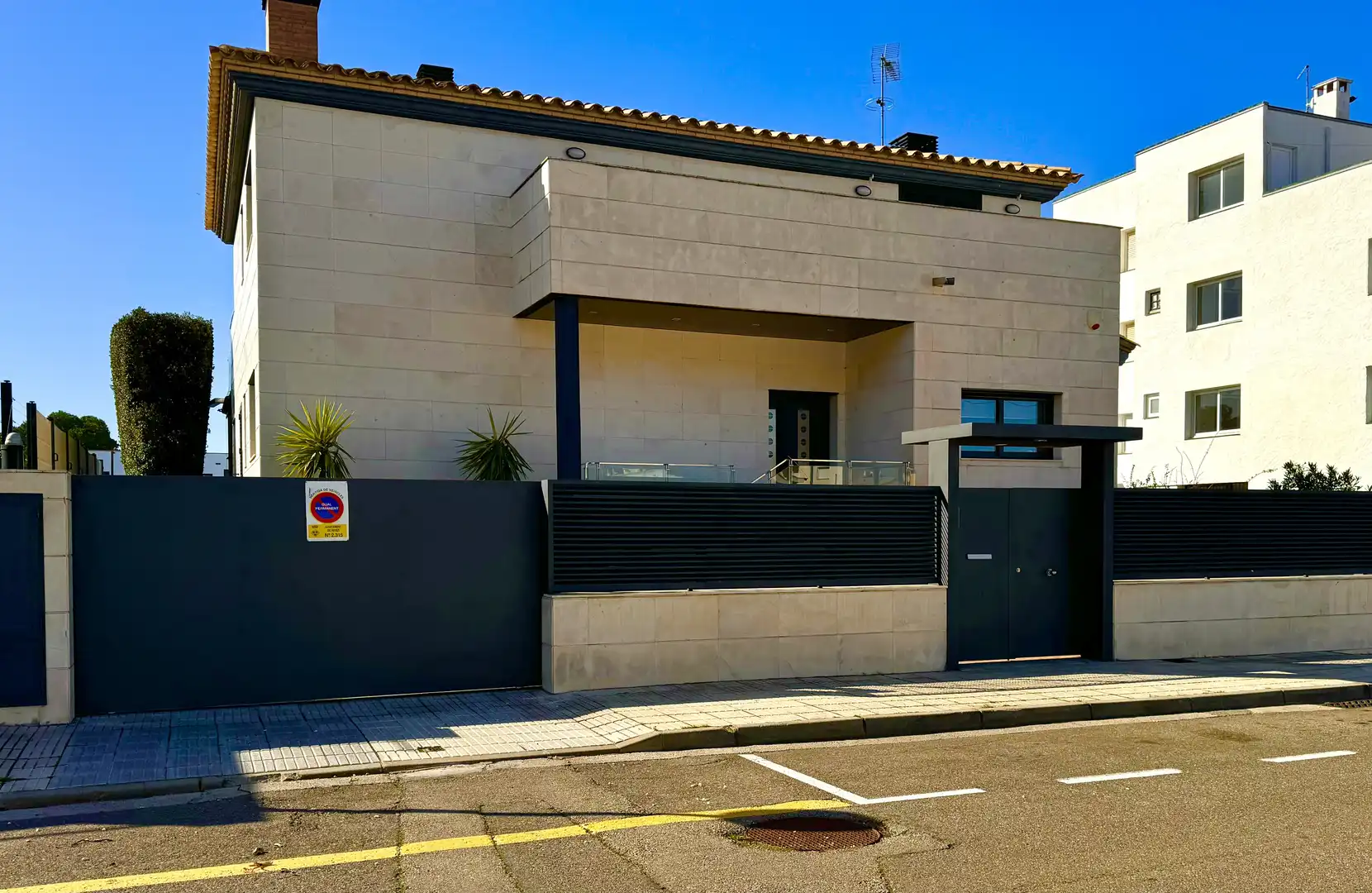 Exterior view of Houses for sale in Roses  with Heating, Terrace and Storage room