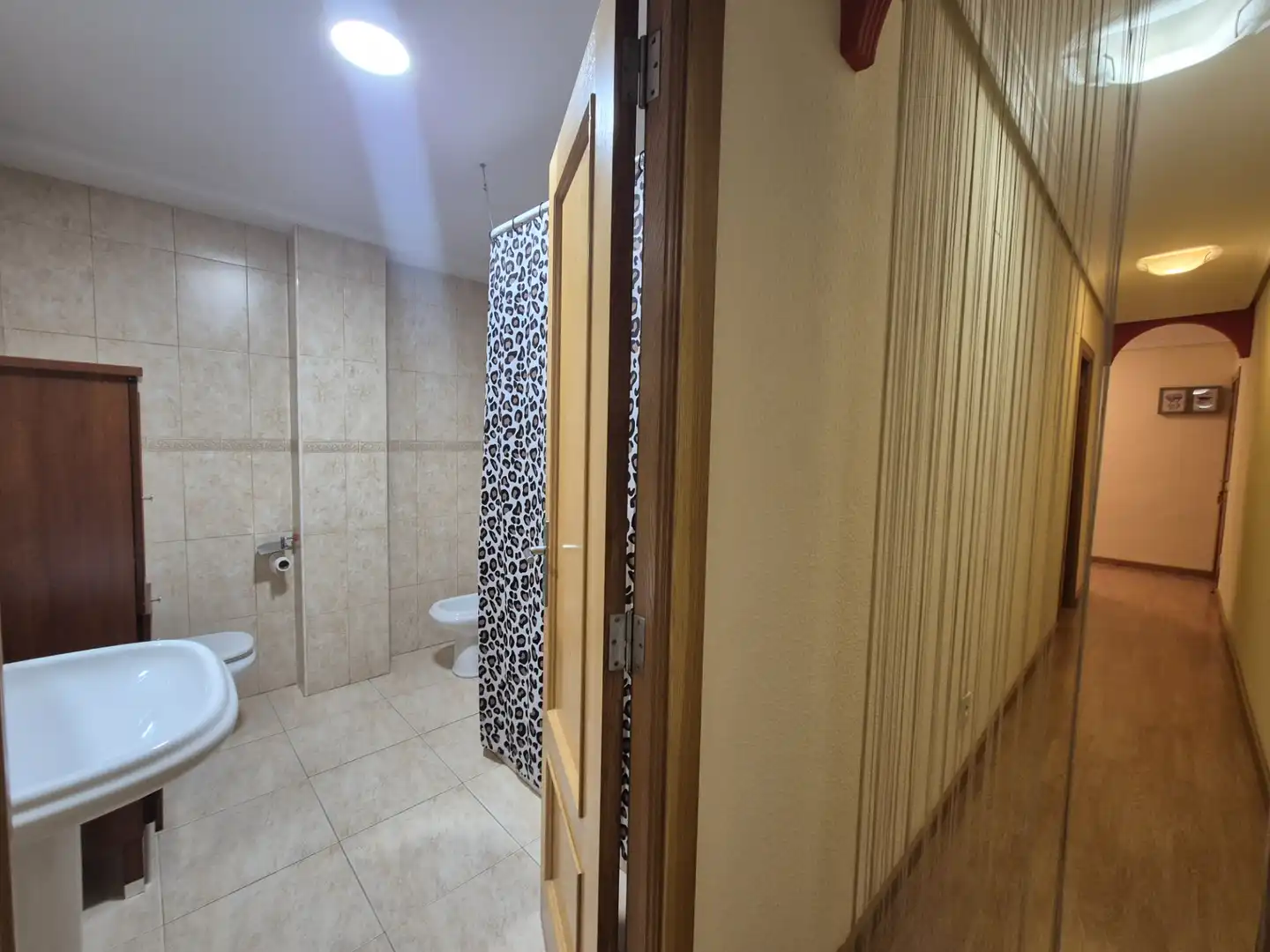 Bathroom of Flat for sale in Valencia  with Air Conditioner, Parquet flooring and Oven