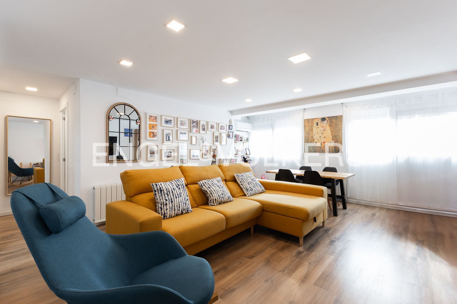 Living room of Apartment for sale in  Valencia Capital  with Air Conditioner, Heating and Parquet flooring