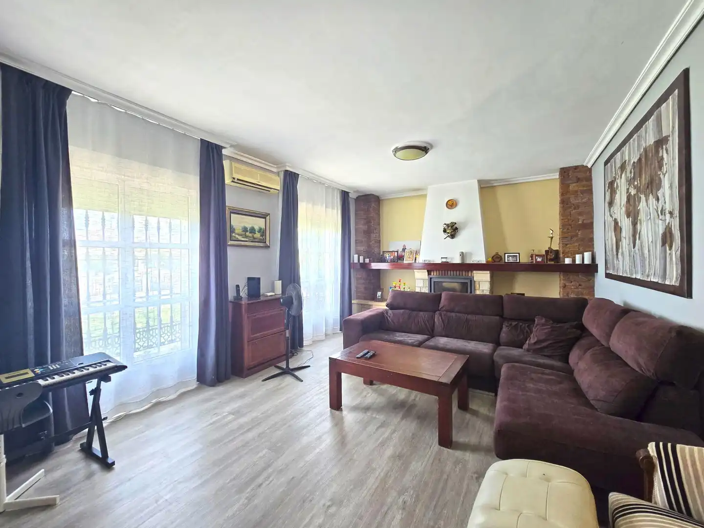 Sala de estar de Casa o chalet en venta en Mairena del Aljarafe con Jardín privado y Piscina