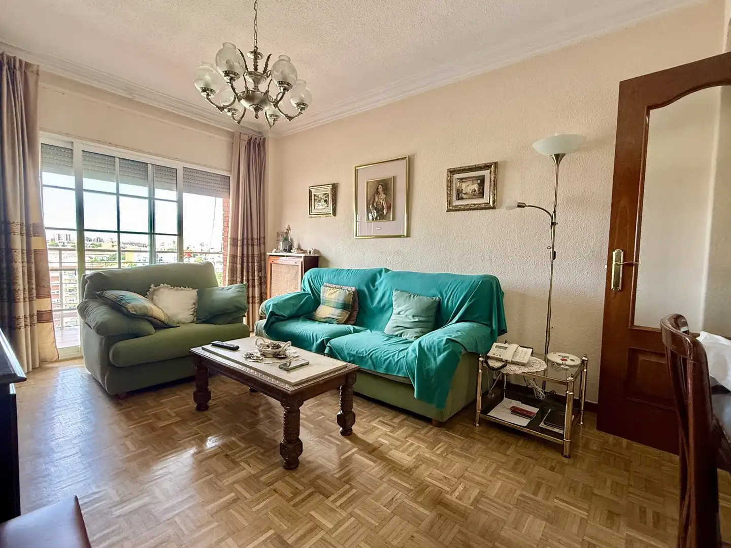 Living room of Flat for sale in Madrid  with Heating, Parquet flooring and Terrace