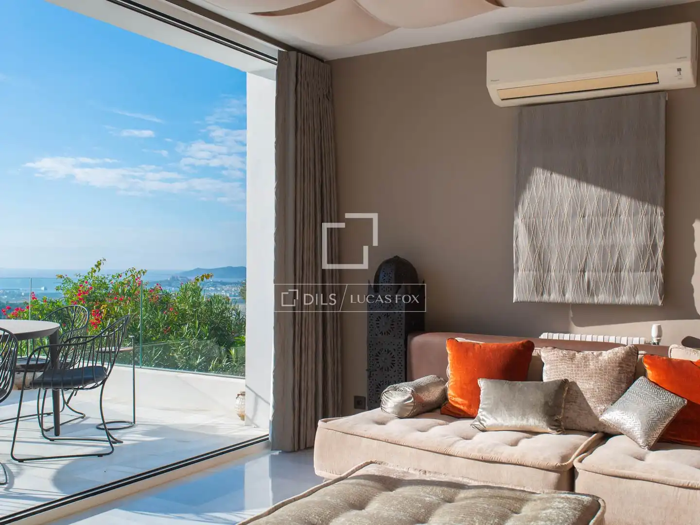 Terrace of Houses for sale in Santa Eulària des Riu  with Air Conditioner, Heating and Private garden