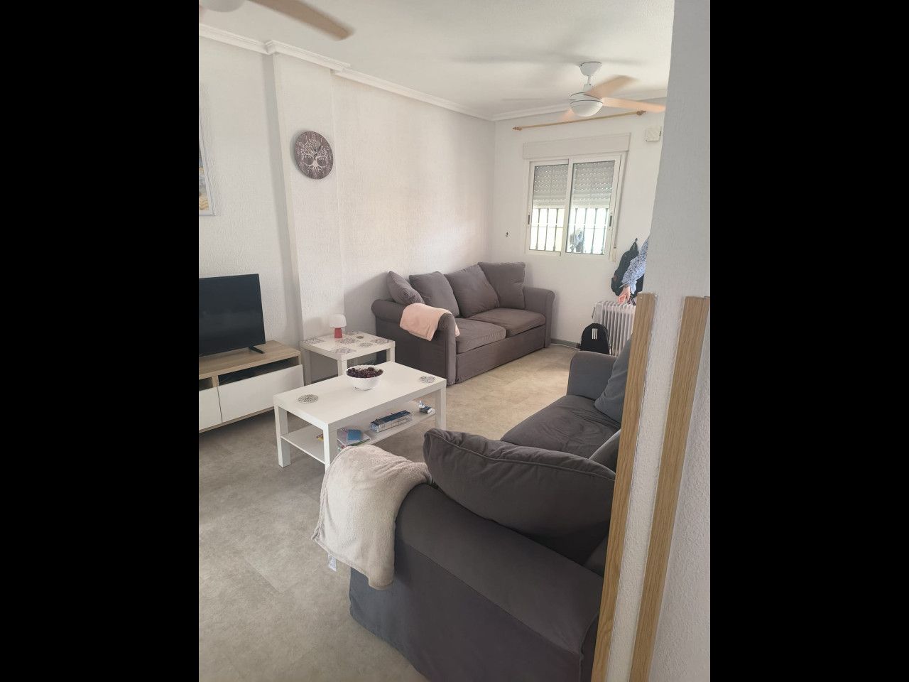 Sala d'estar de Apartament en venda en Torrevieja amb Calefacció, Terrassa i Moblat
