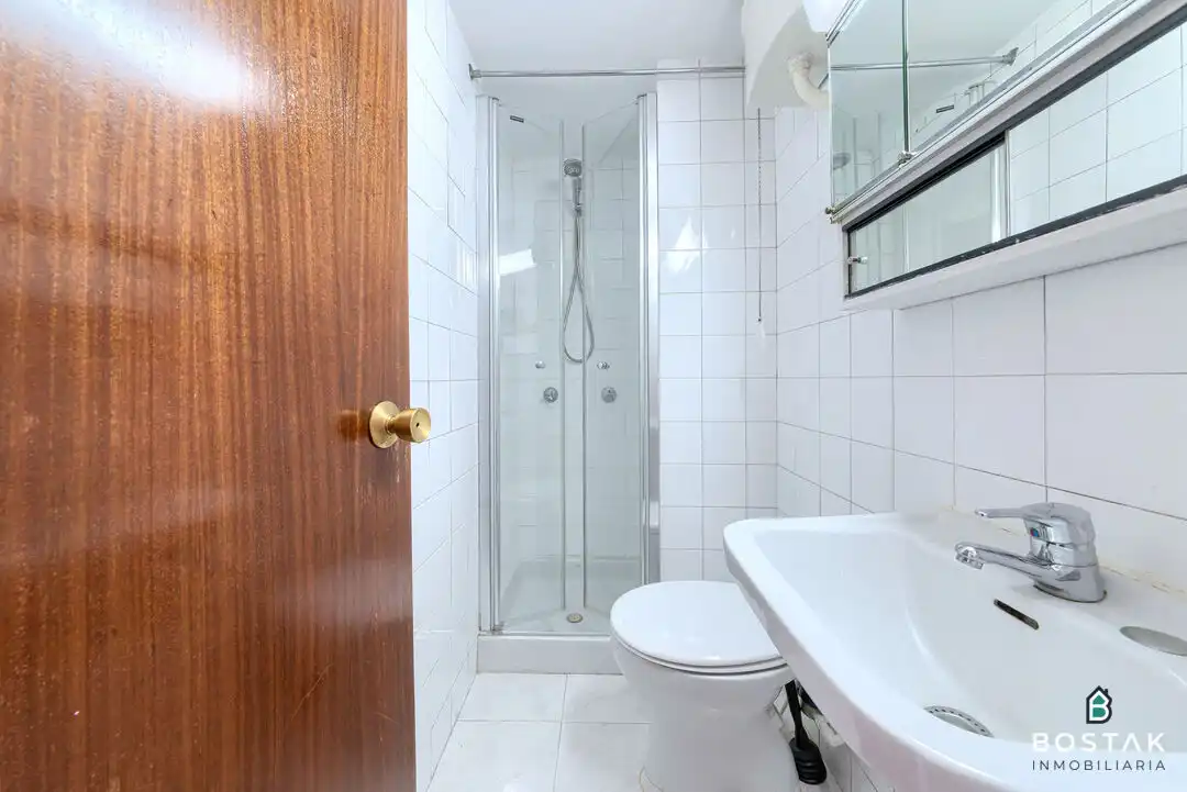Badezimmer von Wohnung zum Verkauf in Bilbao  mit Heizung und Balkon